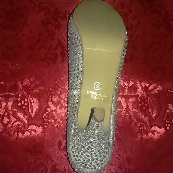 Shoes - Picture 2 of 3